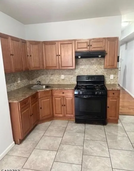 122 Littleton Ave — Photo 9