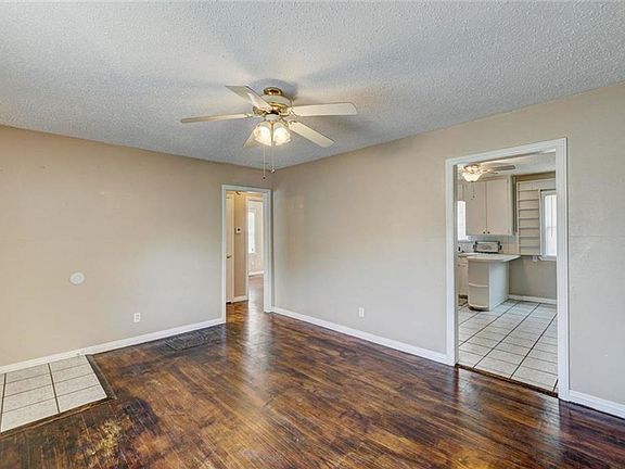 5th image of 4020 SE 25th St