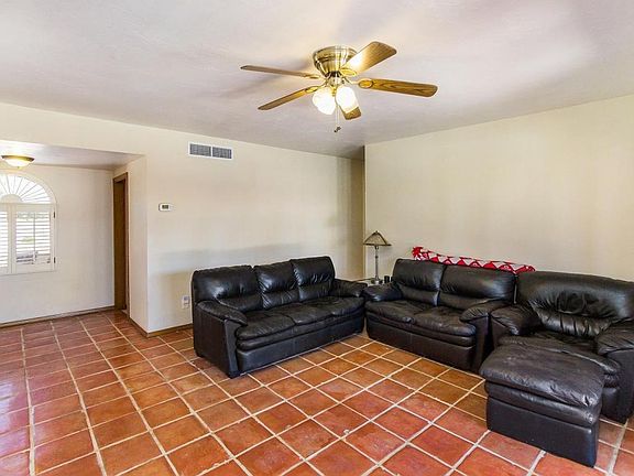 4th image of 1175 E Manor Dr