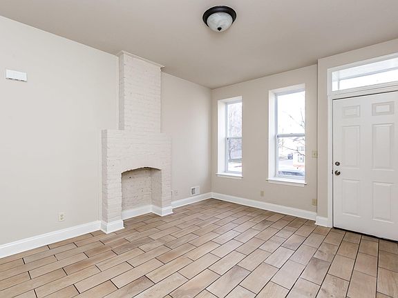 Gorgeous & spacious living room!!