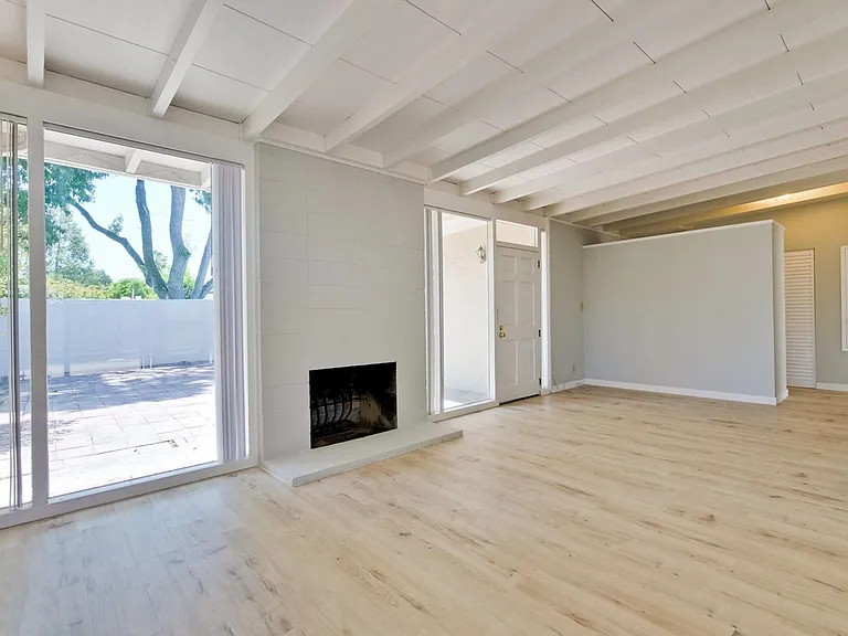 3049 Harding Ave — Photo 4