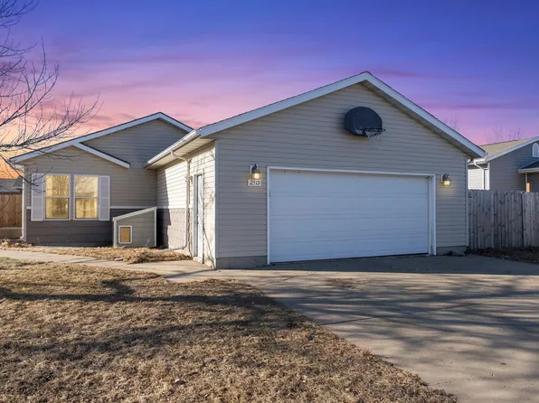 2513 N Sweet Grass Ave, Sioux Falls, SD 57107