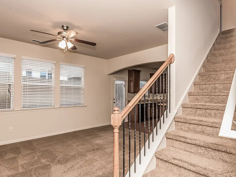 98 High Point Way — Photo 2