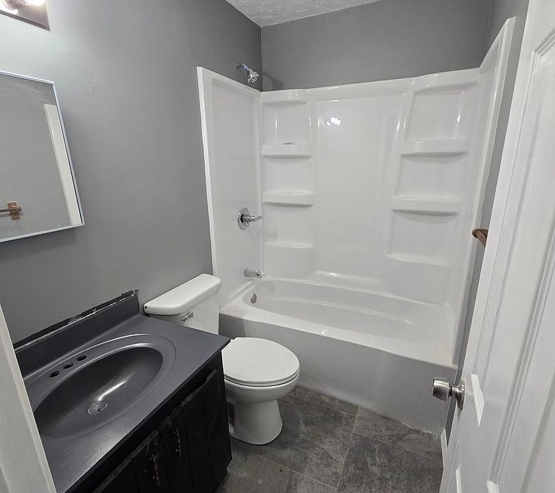 2nd image of 1105 S 10th St