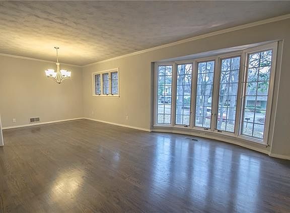 3rd image of 3927 Belvoir Cir