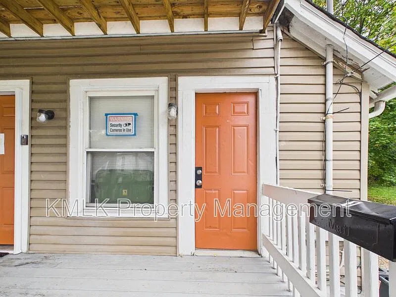 2 bed, 1.0 bath, $925 — Photo 3