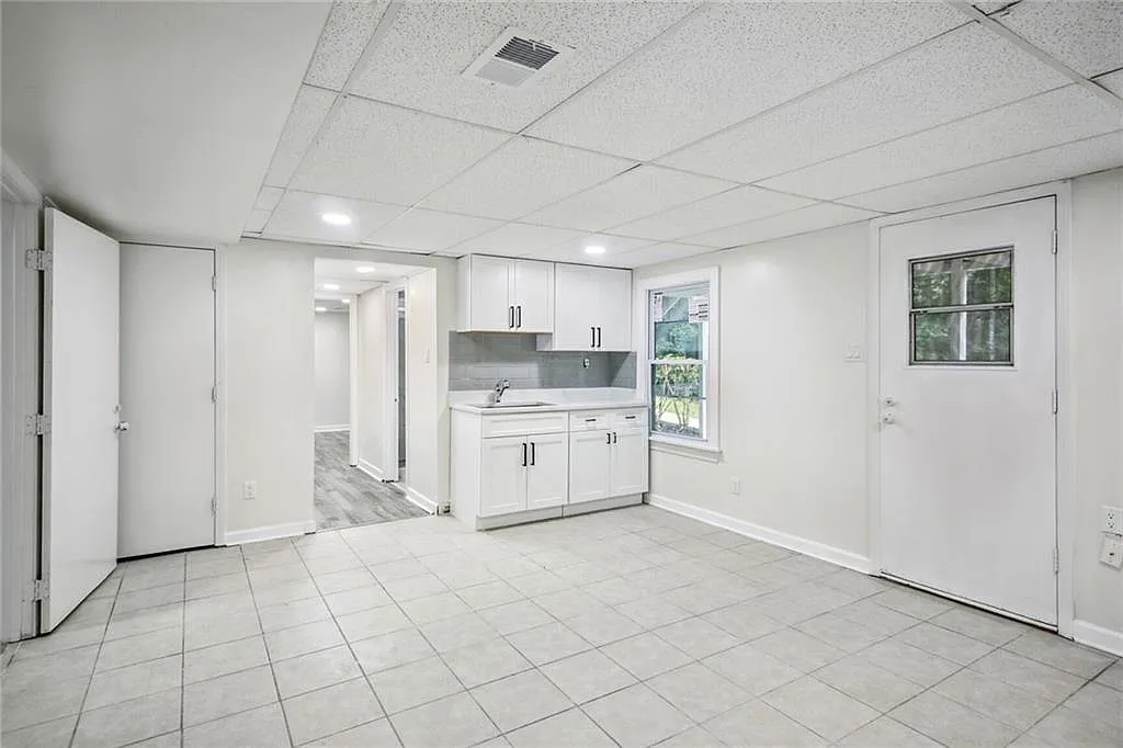 1 bed, 1.0 bath, 1147 sqft, $1,750 — Photo 2