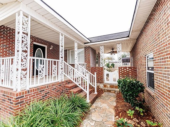 4th image of 5445 Oak Street