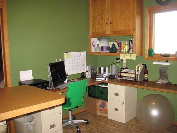 5th image of 2244 Calumet Dr