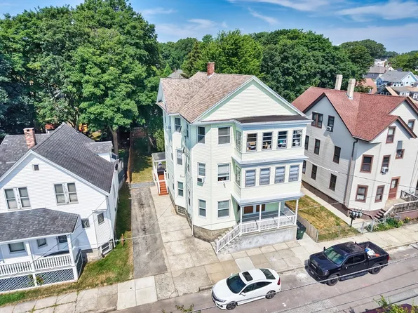 32 Moore St, Fall River, MA 02720