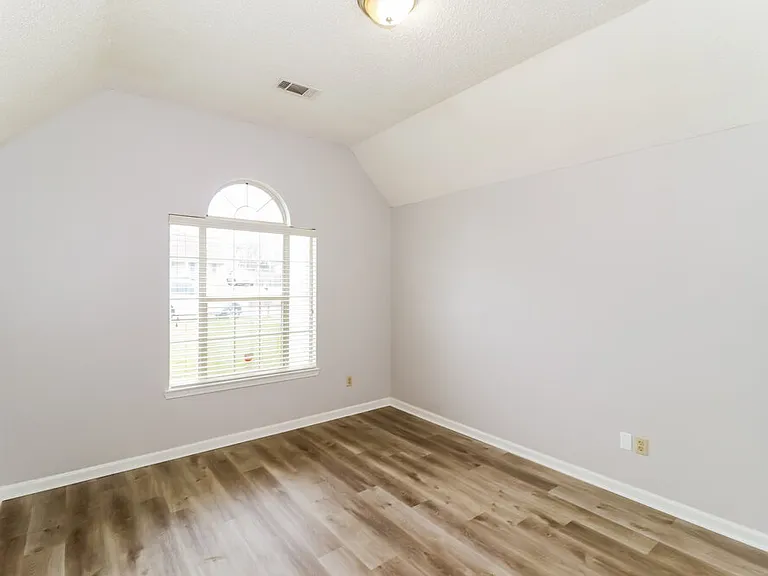 4671 Lindawood Ln — Photo 10