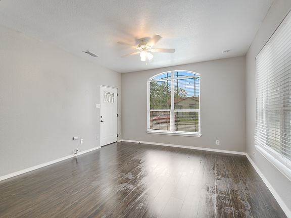 3rd image of 209 W Hart Ave