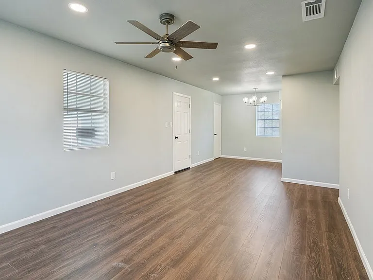 208 N Coleman St — Photo 7