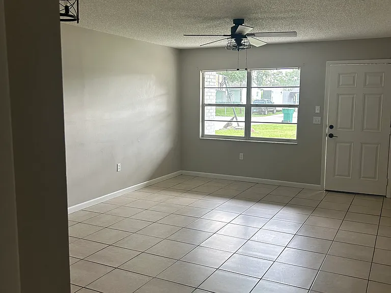 28 Kristin Ln #1 — Photo 9