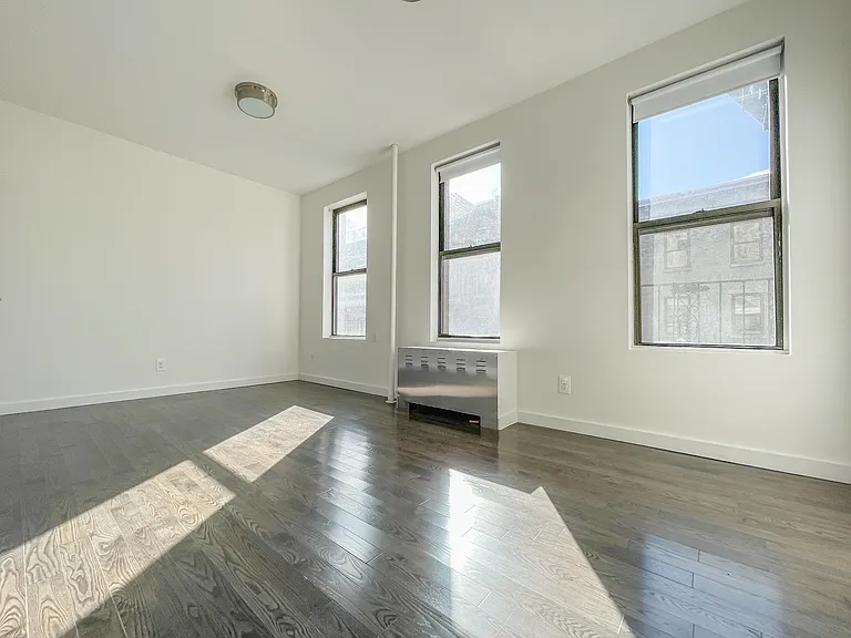 261 W 21st St #9 — Photo 6