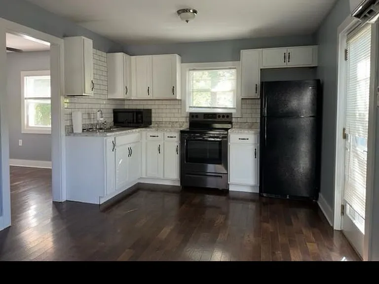 145 1/2 Parrish Ave #2 — Photo 3
