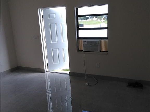 4th image of 1048 NE 16th Pl