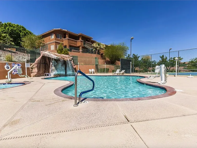 555 Highland Dr #115 — Photo 19