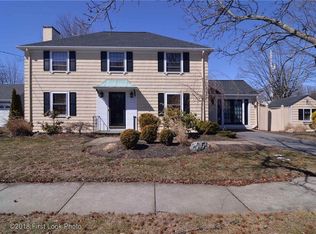 45 Pelham Pkwy, North Providence, RI 02911