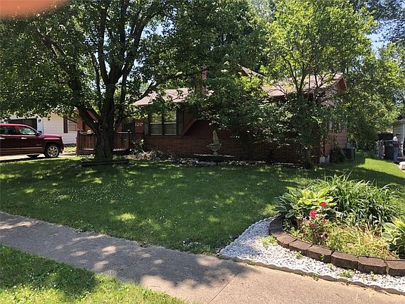 2nd image of 1217 SW Kenworthy Dr