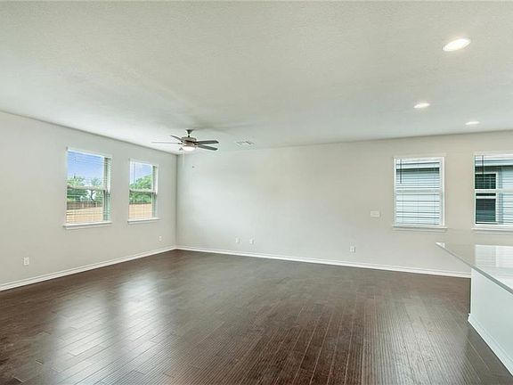 5th image of 505 Platinum Ln