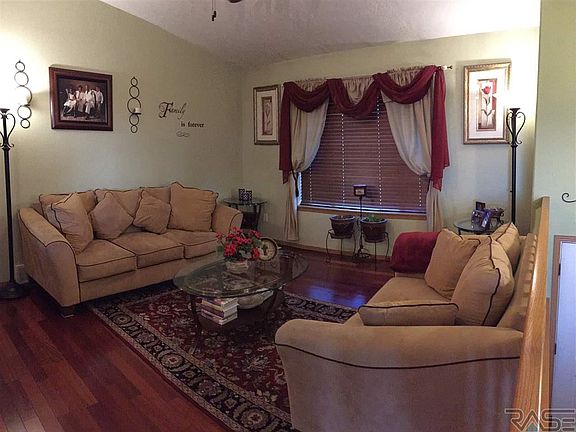 2nd image of 612 W Beck St