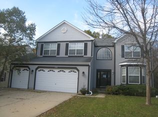 208 Emerald Dr, Streamwood, IL