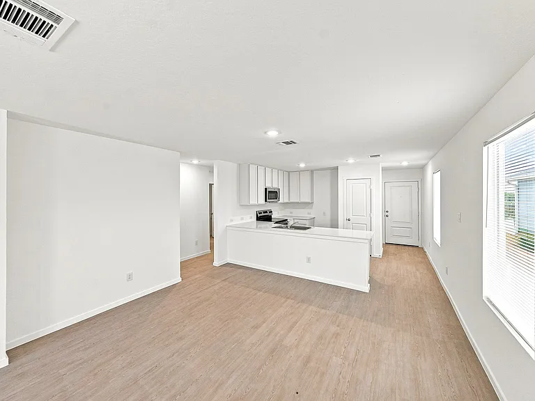 233 Pastar Fls — Photo 10
