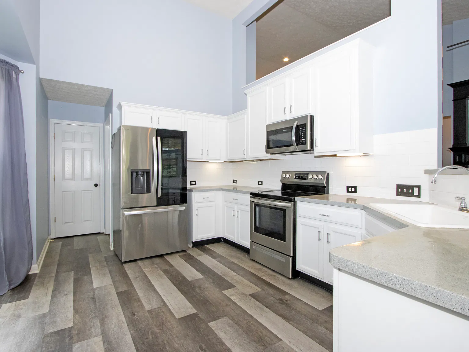 3 bed, 2083 sqft, $2,600 — Photo 3