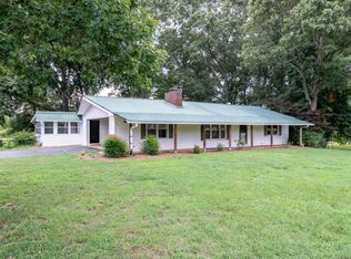 3246 Shoreland Dr, Buford, GA 30518