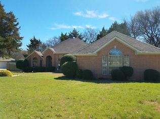 111 Rocky Creek Dr, Cedar Hill, TX 75104