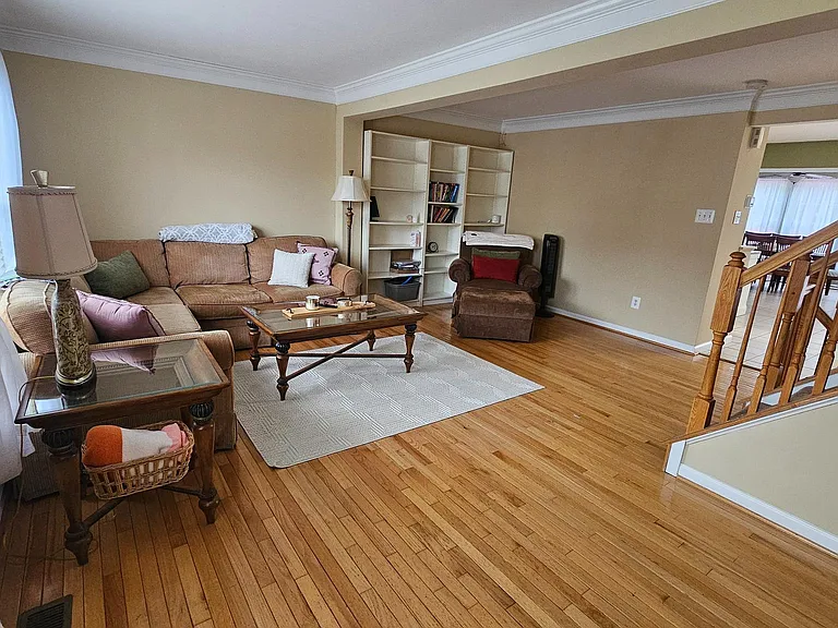 213 Windsor Ct — Photo 13