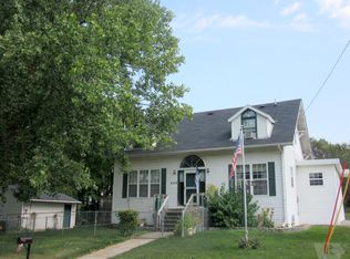 205 N 9th St, Forest City, IA 50436