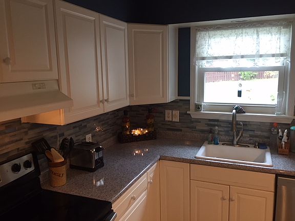 3rd image of 6 Carol Ct