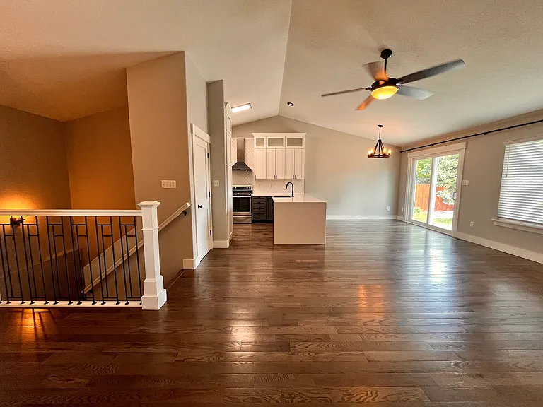 3015 Summit Ct — Photo 3