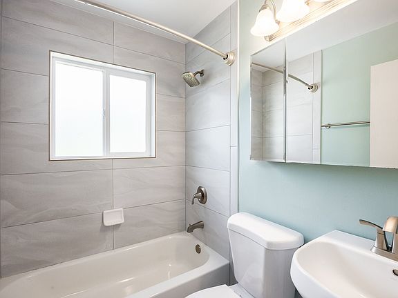 5th image of 2089 E Crystal Ave