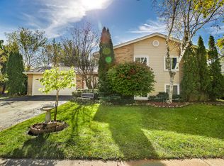 3 Hampshire Ct, Bolingbrook, IL 60440