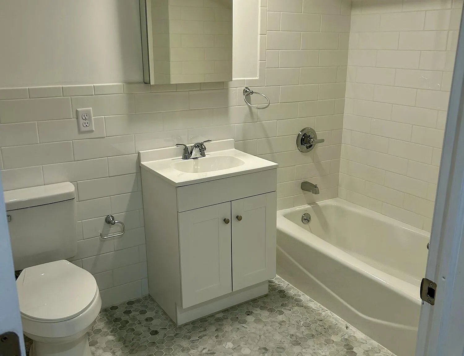 1 bed, 1100 sqft, $1,750 — Photo 3