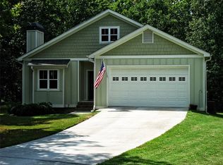 150 Queen Cir, Hartwell, GA 30643
