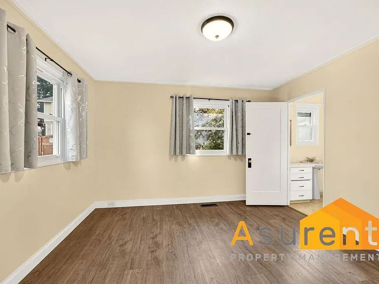 270 Morton St — Photo 11