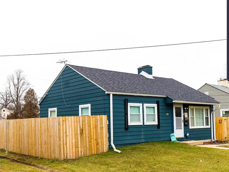 1016 Broadway Ave — Photo 12