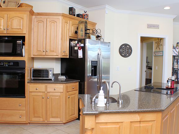 3rd image of 146 Northfield Dr