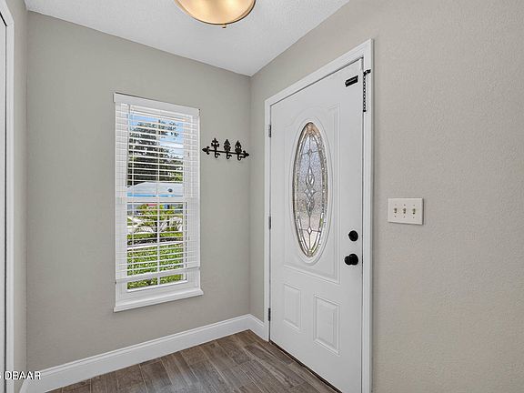 3rd image of 1017 E Indian Oaks