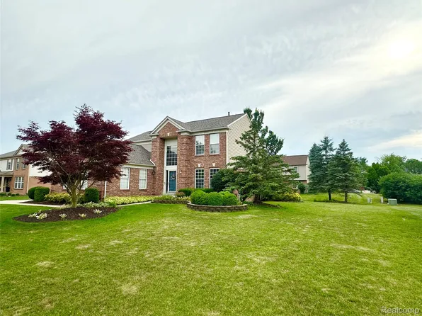 3390 Wall St, Canton, MI 48188