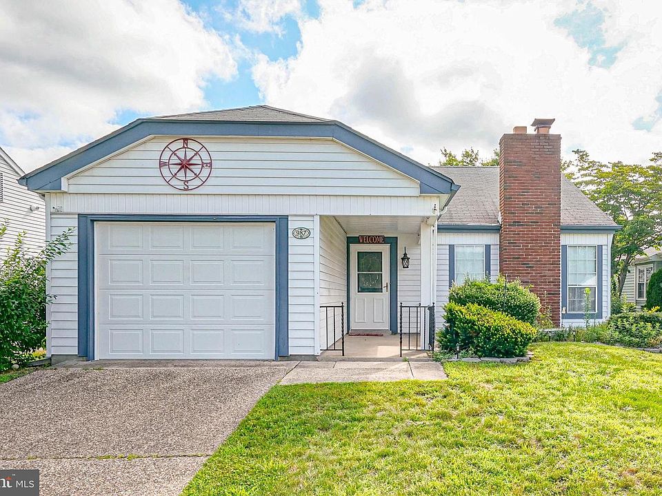 1st image of 987 Westminster Dr N
