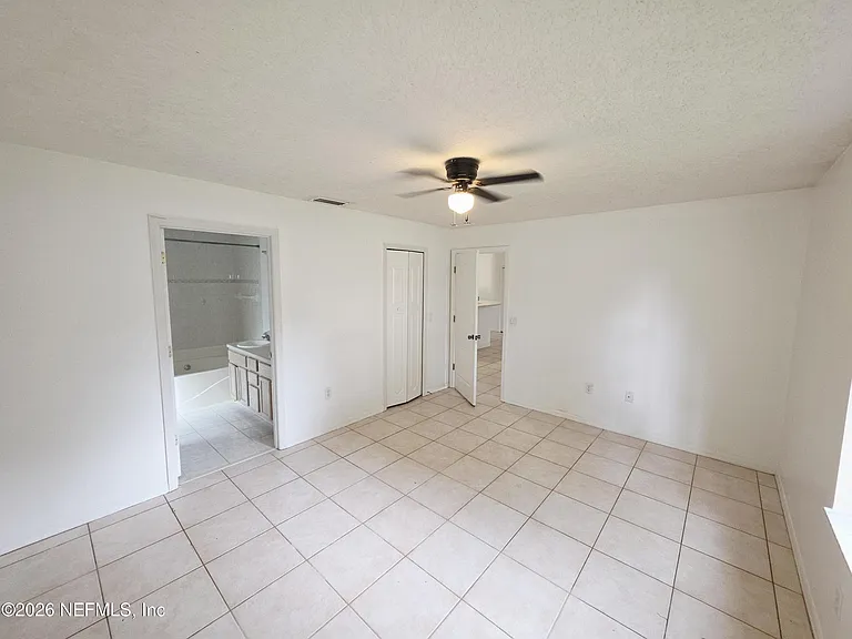 38 Pebble Wood Ln — Photo 10