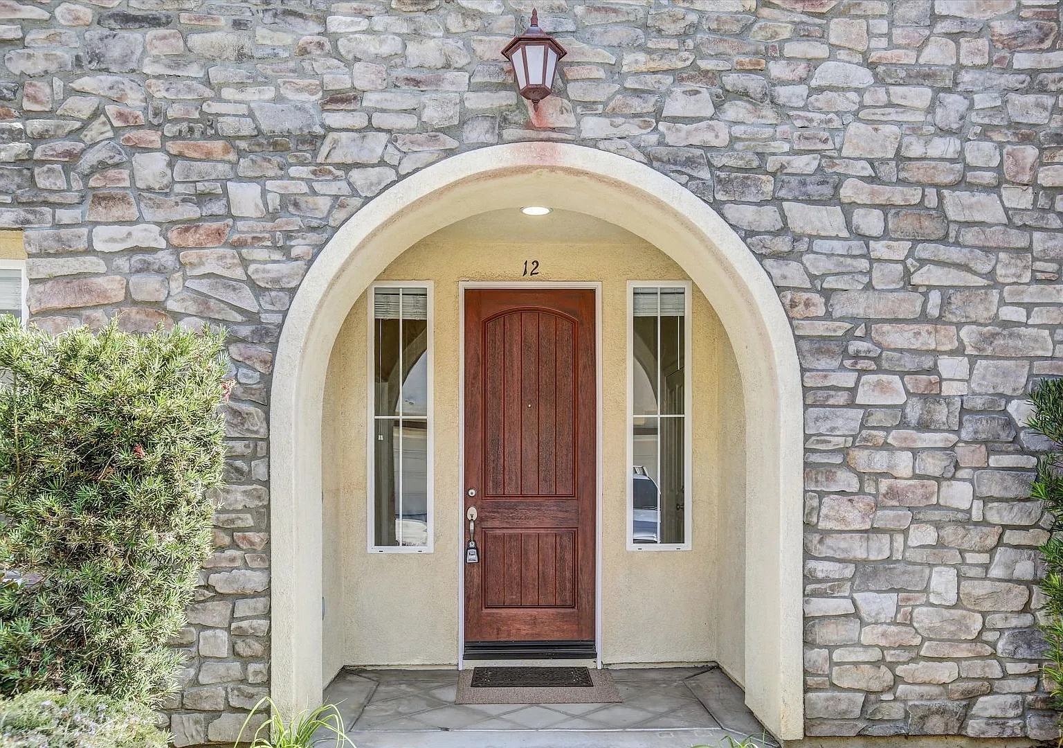 Move In Special $1000 Off - 3BD/3.5BA Detached Townhouse w/ 2 Car Garage — Photo 4