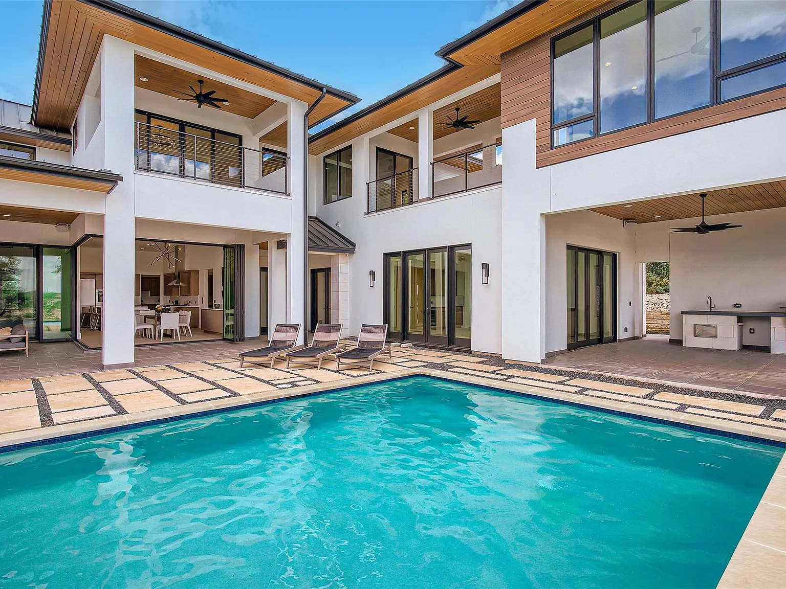5 bed, 8.0 bath, 6700 sqft, $21,500 — Photo 3