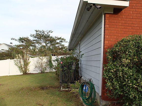 2nd image of 47 Redwood Dr
