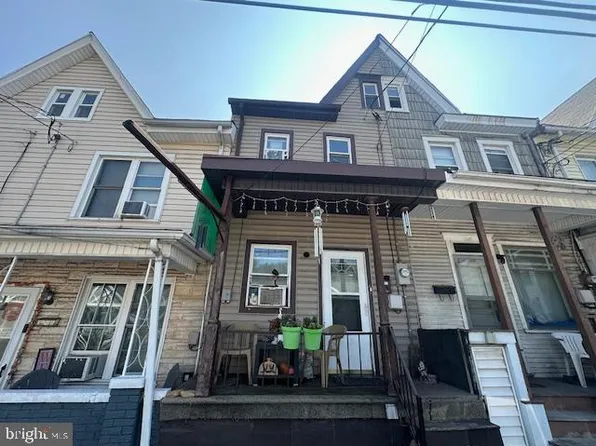 144 W Girard St, Mount Carmel, PA 17851